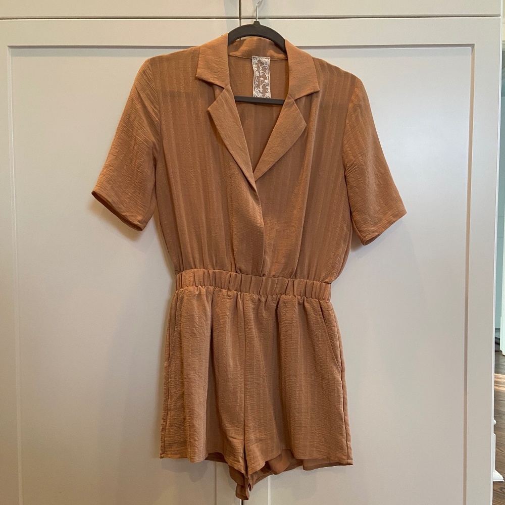 Sadie & Sage Valletta Tan Romper size S